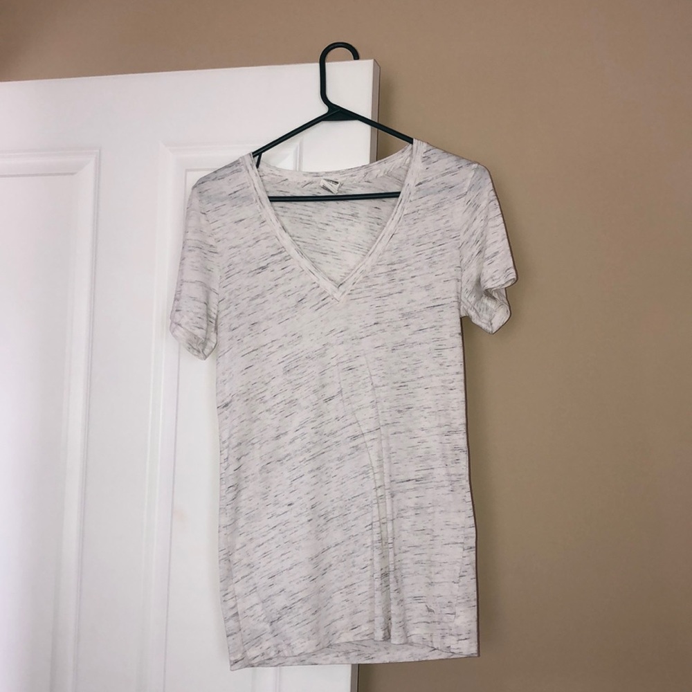Victoria’s Secret Pink V-Neck Size Medium